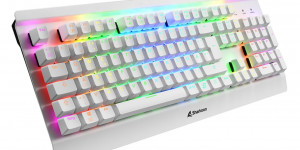 Beitragsbild des Blogbeitrags Sharkoon SKILLER SGK3 White – Robuste Gaming-Tastatur mit reaktiven Kailh-Schaltern 