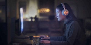 Beitragsbild des Blogbeitrags Bang & Olufsen präsentiert den kabellosen Gaming-Kopfhörer Beoplay Portal in neuer Edition