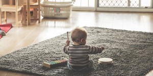 Beitragsbild des Blogbeitrags Die 5 besten Trommeln für Babys 