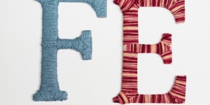 Beitragsbild des Blogbeitrags Basteln mit Wolle und Karton: Wollwickelbuchstaben 