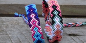 Beitragsbild des Blogbeitrags Pfeilmuster knüpfen | DIY-Freundschaftsband