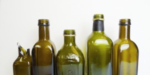 Beitragsbild des Blogbeitrags Upcycling-DIY-Projekt mit Glasflaschen 