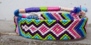 Beitragsbild des Blogbeitrags V-Muster mit Diamanten knüpfen