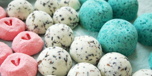 Beitragsbild des Blogbeitrags Rezept für selbst gemachte Badebomben