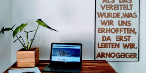 Beitragsbild des Blogbeitrags Höhenverstellbaren Schreibtisch selber bauen 