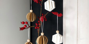 Beitragsbild des Blogbeitrags Christbaumschmuck aus Karton & Papier selber basteln