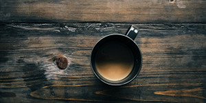 Beitragsbild des Blogbeitrags 7 Tage Koffeinentzug | Das erwartet Dich bei Kaffeeverzicht 