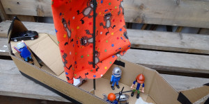 Beitragsbild des Blogbeitrags Karton-Upcycling: Wir basteln ein Schiff