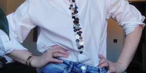 Beitragsbild des Blogbeitrags Blusen-Upcycling mit alten Knöpfen