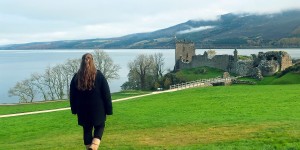 Beitragsbild des Blogbeitrags Geheimnisvoller Loch Ness: Schräge, schrullige & spannende Stopps rund um den Loch Ness 
