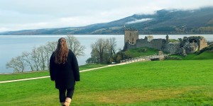 Beitragsbild des Blogbeitrags Geheimnisvoller Loch Ness: Schräge, schrullige & spannende Stopps rund um den Loch Ness