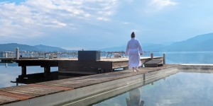 Beitragsbild des Blogbeitrags Auszeit in Kärnten: Schwimmen, schlemmen & schweigen in Kärntens Schlosshotels 