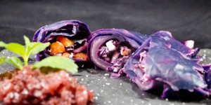 Beitragsbild des Blogbeitrags Rotkraut Rolladen mit Zwiebelchutney