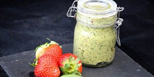 Beitragsbild des Blogbeitrags Spargel Erdbeer Pesto 