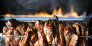 Beitragsbild des Blogbeitrags Schnelles Putengyros vom Drehspieß mit Tsatsiki (ohne Joghurtmarinade)