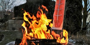 Beitragsbild des Blogbeitrags Flammlachs vom Finnwerk Flammlachsbrett