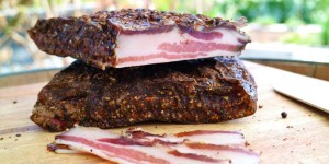 Beitragsbild des Blogbeitrags Pancetta selber machen – italienischer Speck aus dem Kühlschrank 