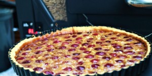 Beitragsbild des Blogbeitrags Geräucherte Salzkaramell-Kirschen-Tarte – Dessert aus dem Smoker 