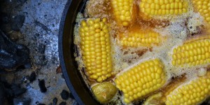 Beitragsbild des Blogbeitrags Tex-Mex Maiskolben aus dem Dutch Oven 