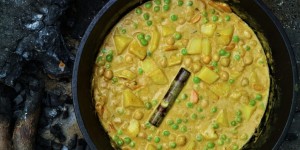 Beitragsbild des Blogbeitrags Kichererbsen Curry aus dem Dutch Oven 