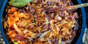 Beitragsbild des Blogbeitrags Bigos: das polnische Nationalgericht aus dem Dutch Oven 