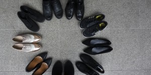 Beitragsbild des Blogbeitrags Capsule Wardrobe oder: Warum ich nur mehr schwarze Schuhe kaufe