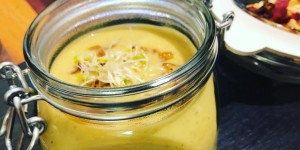 Beitragsbild des Blogbeitrags Topinamburcremesuppe mit Wurzelgemüse 