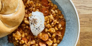 Beitragsbild des Blogbeitrags Bohnengulasch für kalte Tage