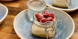 Beitragsbild des Blogbeitrags Himbeer-Cheesecake im Glas