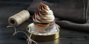 Beitragsbild des Blogbeitrags Das Beste zum Valentinstag: Tiramisu Cupcakes 