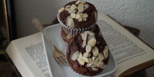 Beitragsbild des Blogbeitrags Gesunde Kakao Blaubeer Muffins 