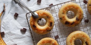 Beitragsbild des Blogbeitrags Klein aber oho: Schoko-Bananen Donuts 