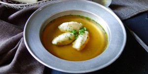 Beitragsbild des Blogbeitrags Klassische Griesnockerlsuppe 