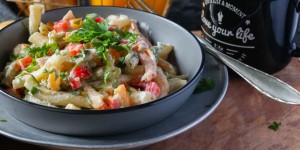 Beitragsbild des Blogbeitrags Mittagessen zum Mitnehmen: Bunter Nudelsalat