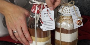 Beitragsbild des Blogbeitrags Weihnachtsgeschenke DIY: 2 Backmischungen für leckere Muffins inklusive Freebie-Geschenkanhänger 