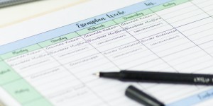 Beitragsbild des Blogbeitrags Menüplanung und Essensplan für die Woche – So geht’s und ein Menüplan zum Ausdrucken und Ausfüllen