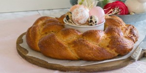 Beitragsbild des Blogbeitrags Oster-Hefekranz mit Zimt für’s Osterfrühstück – Osterkranz aus Germteig 
