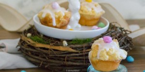 Beitragsbild des Blogbeitrags Süße Osterküchlein: Hefe-Muffins mit Streuseln 