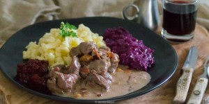 Beitragsbild des Blogbeitrags Wildragout vom Reh mit Spätzle – So wird’s gemacht! 