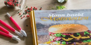 Beitragsbild des Blogbeitrags Rezension: „Mann backt Motivtorten“ von Marian Moschen 