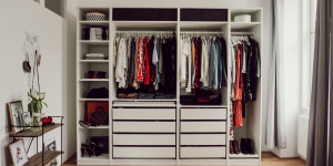 Beitragsbild des Blogbeitrags PROJEKT PAX – OFFENER KLEIDERSCHRANK 