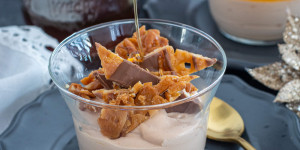 Beitragsbild des Blogbeitrags Honig-Schokomousse mit Florentiner-Crunch – Weihnachtsdessert