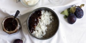 Beitragsbild des Blogbeitrags rezept: chia-quinoa-pudding mit zwetschkenröster 
