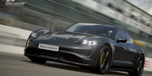 Beitragsbild des Blogbeitrags Gran Turismo Sport: Porsches erster Elektro-Sportwagen Taycan erscheint im Rahmen einer erweiterten Partnerschaft