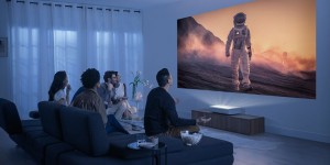 Beitragsbild des Blogbeitrags Heimkino in einer neuen Größenordnung: Samsung präsentiert den 4K-Ultra-Kurzdistanz-Projektor The Premiere 