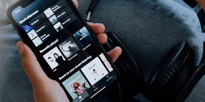 Beitragsbild des Blogbeitrags Spotify will Bezahl-Abonnements für Podcasts
