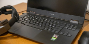 Beitragsbild des Blogbeitrags Der HP Omen 15-en0375ng im Test: ein großartiger Gaming Laptop 