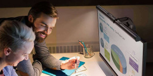 Beitragsbild des Blogbeitrags Die BenQ ScreenBar im Test: eine großartige Schreibtischlampe