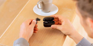Beitragsbild des Blogbeitrags Tribit FlyBuds C1: True-Wireless-Kopfhörer mit extralanger Laufzeit und kristallklarem Klang