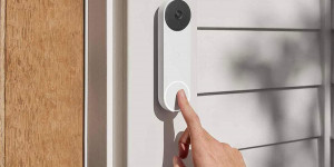 Beitragsbild des Blogbeitrags Die Google Nest Doorbell im Test: eine schicke, smarte Türklingel 